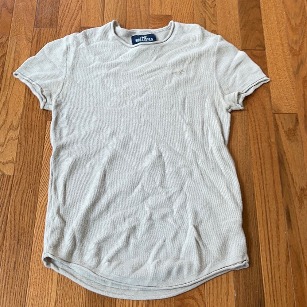 Hollister beige mens shirt with very good material